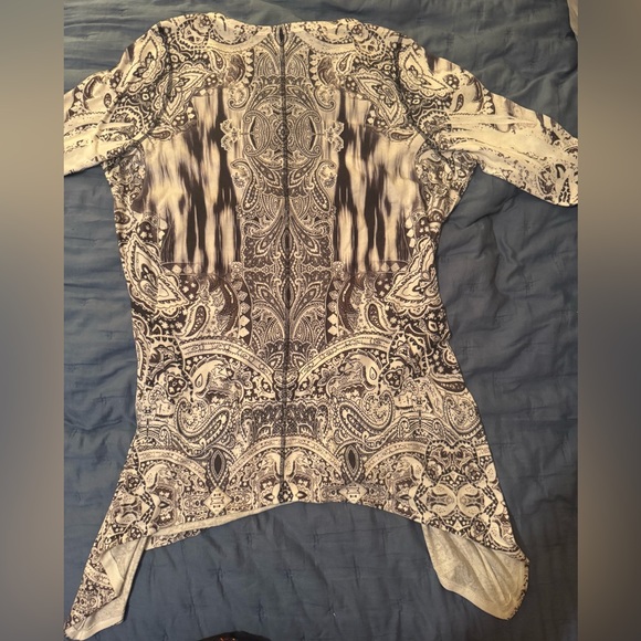 World Unity Tunic - Picture 4 of 4